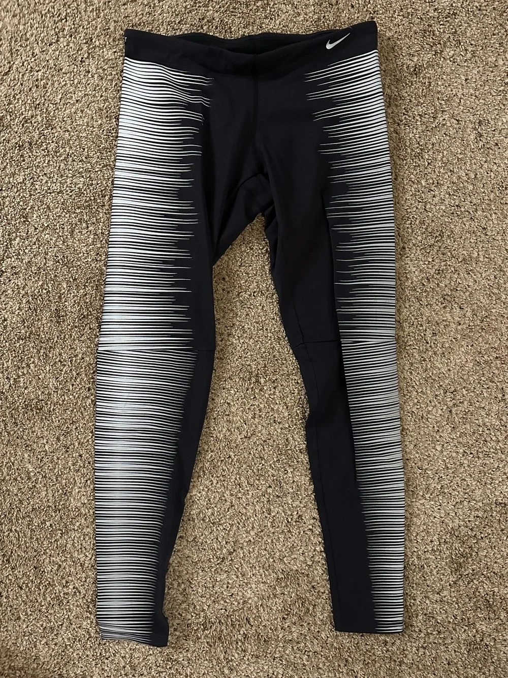 NWT NIKE Reflective Running Leggings
